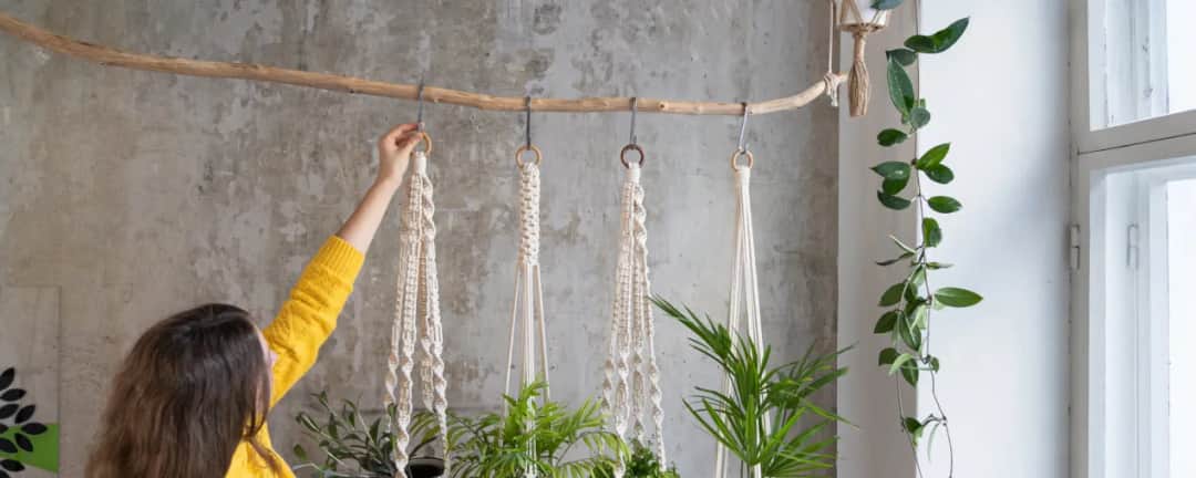 Jak zrobić kwietnik na ścianę? Proste instrukcje i praktyczne porady DIY