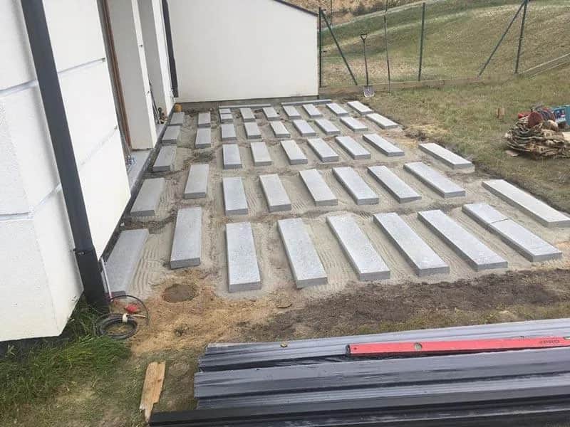 Jak wykonać taras na gruncie – praktyczne wskazówki krok po kroku