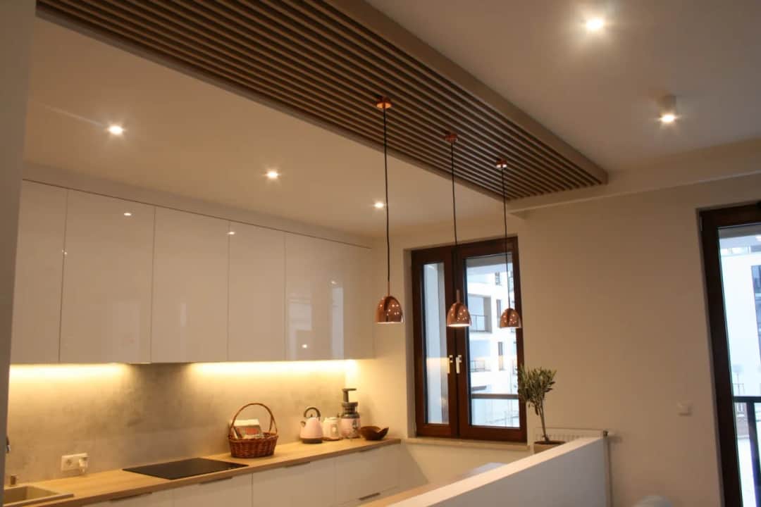 Jakie panele na sufit do kuchni wytrzymają wilgoć i dodadzą stylu?