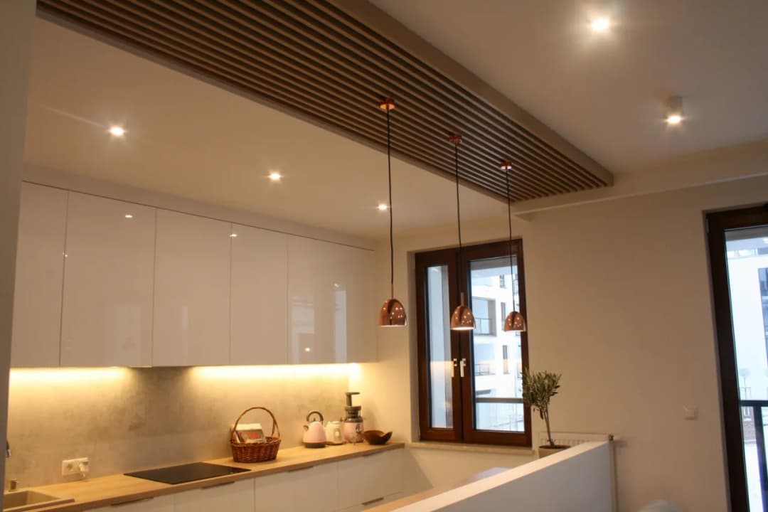 Jakie panele na sufit do kuchni wytrzymają wilgoć i dodadzą stylu?