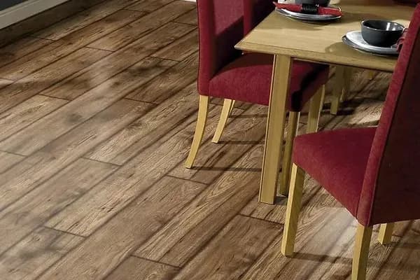 Jak odnowić panele podłogowe – sprawdzone metody i porady na sukces