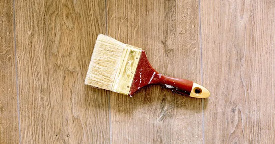 Czy można pomalować panele na ścianie? 5 kroków do udanego malowania