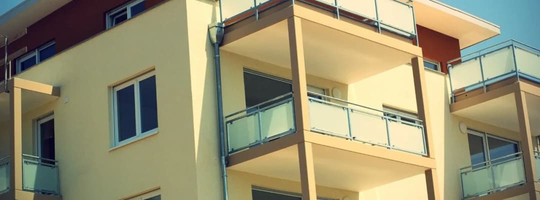 Jak zabudować taras w bloku: formalności, koszty i rodzaje zabudowy