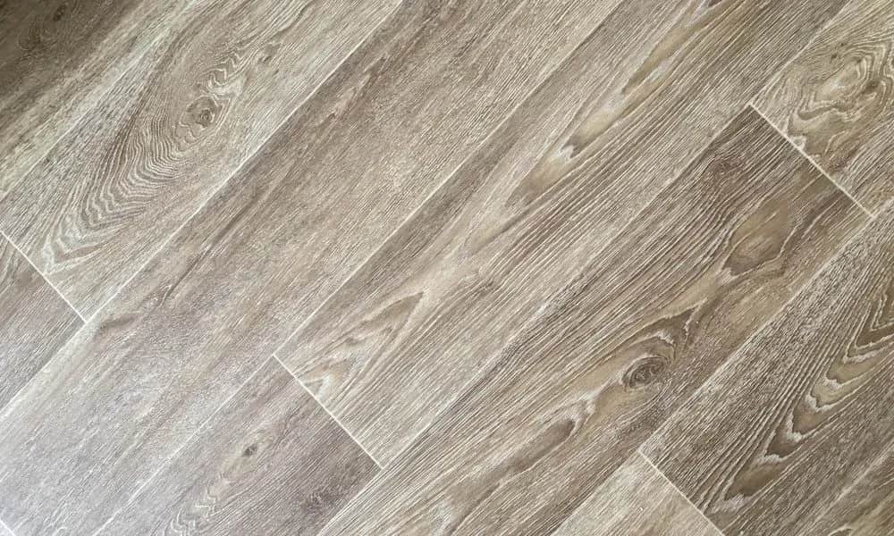 Panele winylowe czym się różnią? Poznaj kluczowe różnice i właściwości