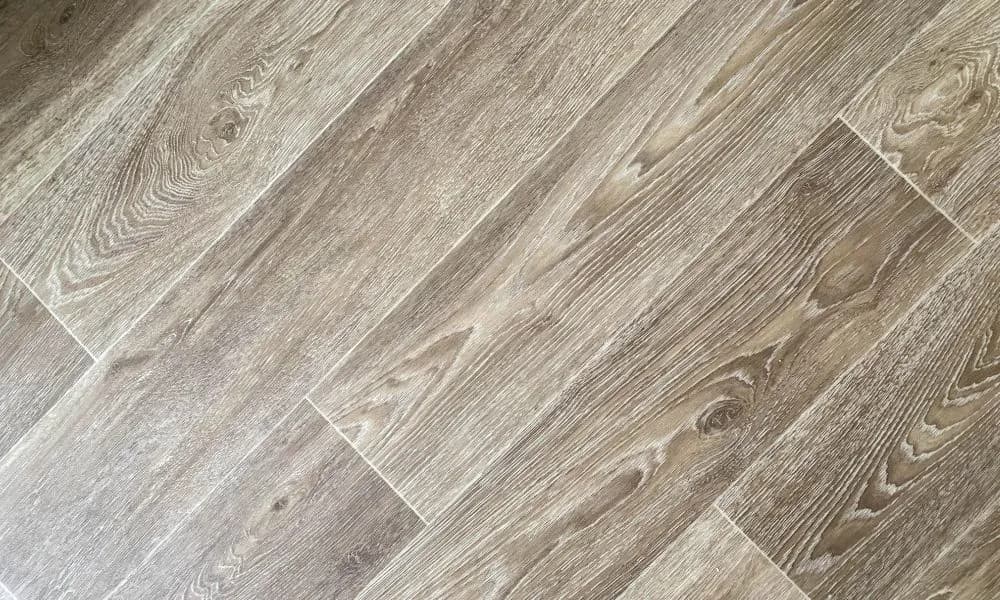 Panele winylowe czym się różnią? Poznaj kluczowe różnice i właściwości